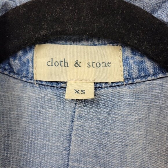 Cloth & Stone Shirt Womens XS Faded Blue Denim Shirttail Button Down Bleached - Picture 3 of 9